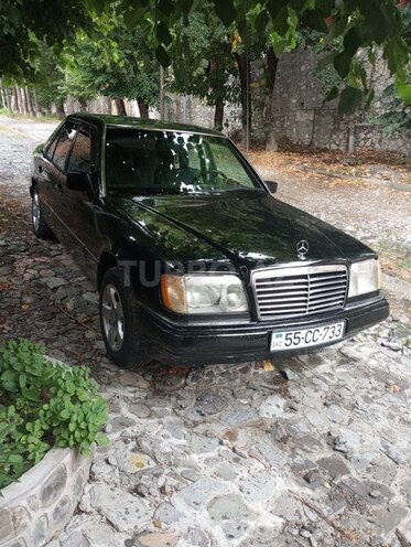 Mercedes E 220 1994, 380,000 km - 2.2 l - Şəki