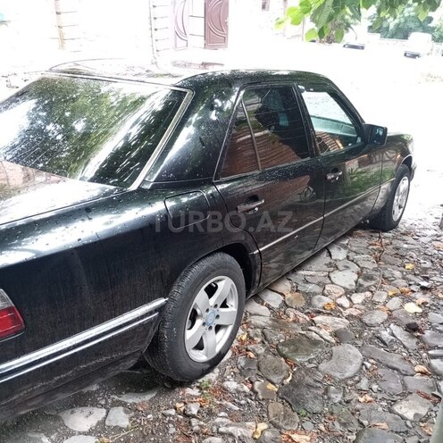 Mercedes E 220 1994, 380,000 km - 2.2 l - Şəki