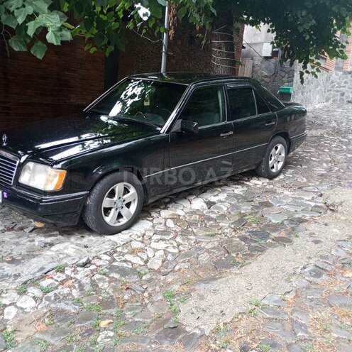 Mercedes E 220 1994, 380,000 km - 2.2 l - Şəki