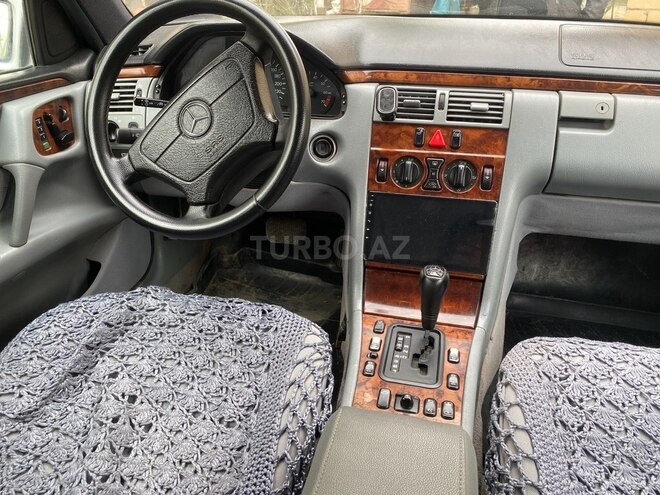 Mercedes E 240 1998, 272,631 km - 2.4 л - Masallı