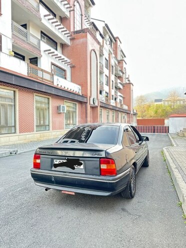 Opel Vectra 1990, 336,845 km - 1.6 l - Zaqatala
