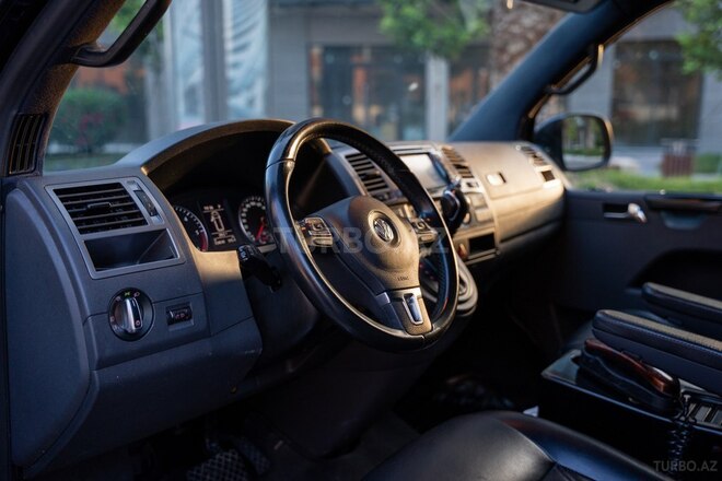 Volkswagen Caravelle 2013, 131,000 km - 2.0 l - Bakı
