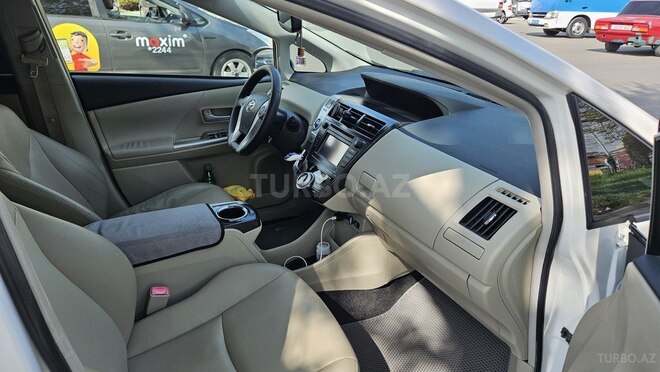 Toyota Prius V 2012, 265,542 km - 1.8 l - Gəncə