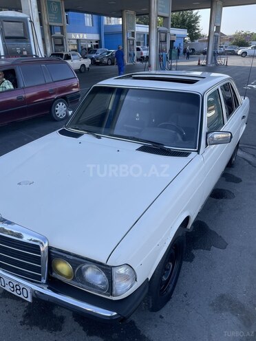Mercedes E 230 1983, 245,000 km - 2.3 l - Bakı