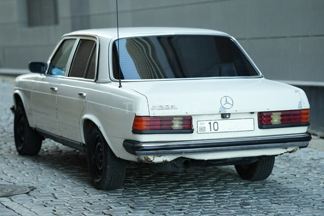 Mercedes E 230 1983, 245,000 km - 2.3 l - Bakı