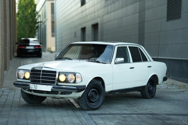 Mercedes E 230 1983, 245,000 km - 2.3 l - Bakı