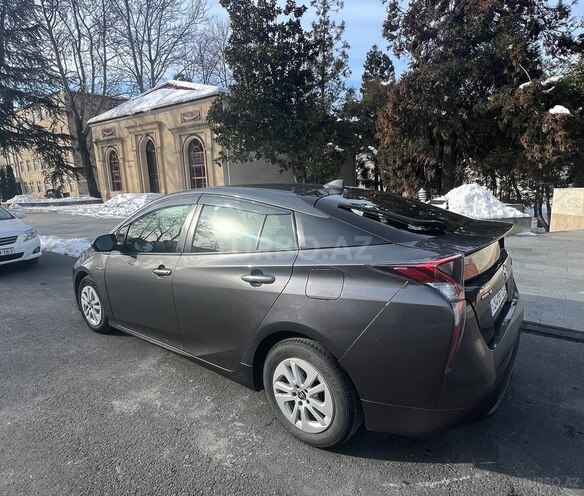 Toyota Prius 2016, 196,800 km - 1.8 l - Qax