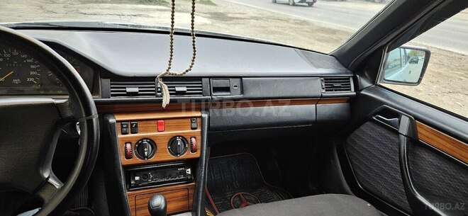 Mercedes E 200 1993, 508,065 km - 2.0 l - Quba
