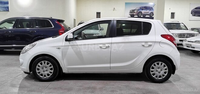 Hyundai i20-13