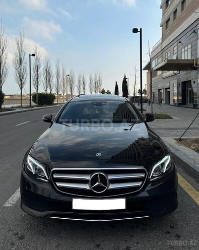 Mercedes E 220 d-1