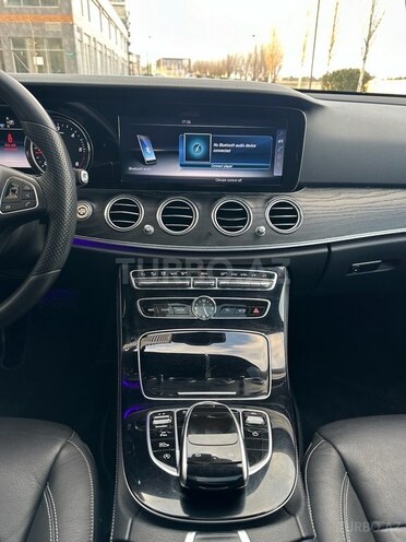 Mercedes E 220 d-9