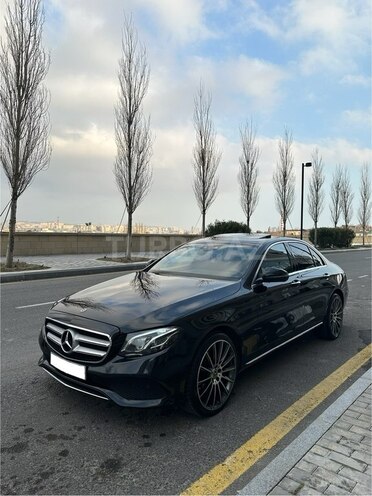 Mercedes E 220 d-3