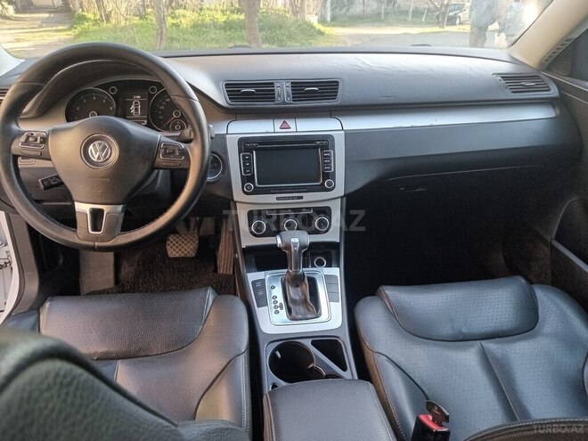Volkswagen Passat 2010, 260,000 km - 2.0 л - Bakı