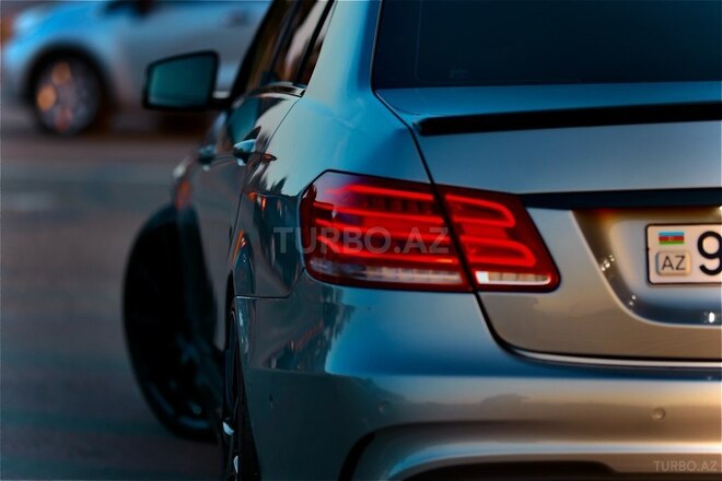 Mercedes E 350 2010, 220,000 km - 3.5 l - Bakı