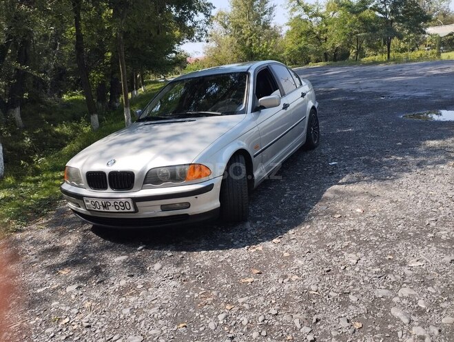 BMW 318 2000, 253,500 km - 1.9 l - Qax