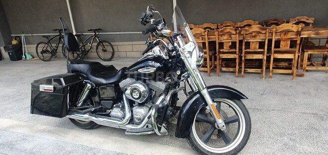 Harley-Davidson FLD Dyna Switchback-4