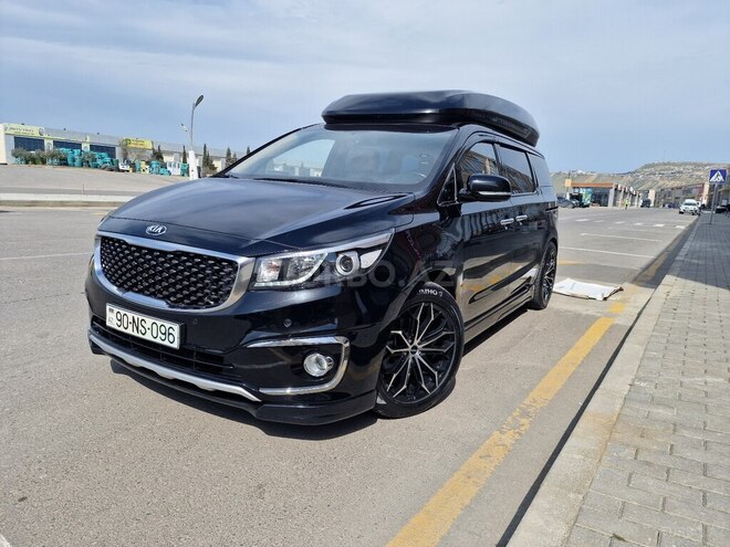 Kia Carnival-1