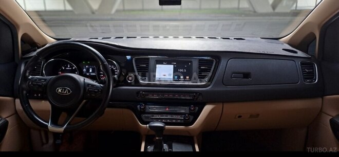 Kia Carnival-10