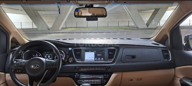 Kia Carnival-11