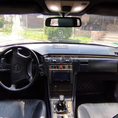 Mercedes E 200 1998, 500,000 km - 2.0 l - Xaçmaz