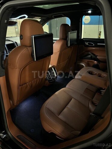 Porsche Cayenne Turbo S 2016, 83,500 km - 4.8 л - Bakı