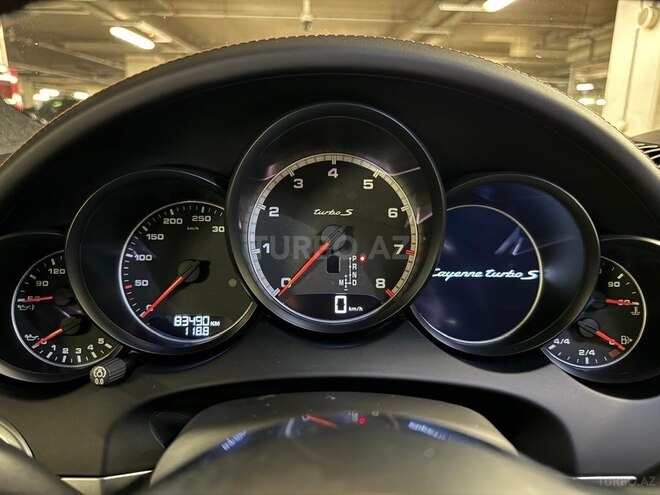 Porsche Cayenne Turbo S 2016, 83,500 km - 4.8 л - Bakı