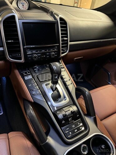 Porsche Cayenne Turbo S 2016, 83,500 km - 4.8 л - Bakı