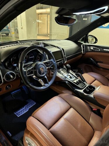 Porsche Cayenne Turbo S 2016, 83,500 km - 4.8 л - Bakı