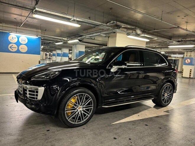 Porsche Cayenne Turbo S 2016, 83,500 km - 4.8 л - Bakı