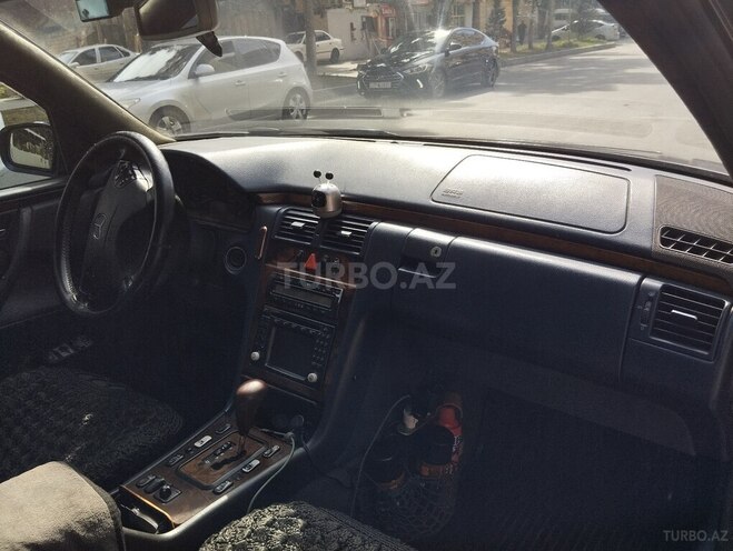 Mercedes E 220 d 2001, 718,000 km - 2.2 l - Bakı