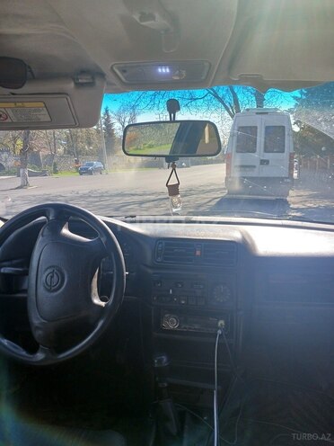 Opel Vectra 1994, 450,000 km - 2.0 l - Qax