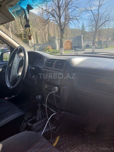 Opel Vectra 1994, 450,000 km - 2.0 l - Qax