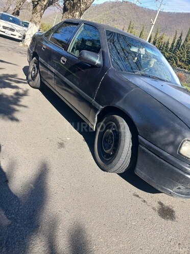 Opel Vectra 1994, 450,000 km - 2.0 l - Qax