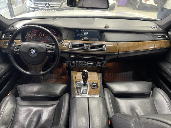 BMW 750-9