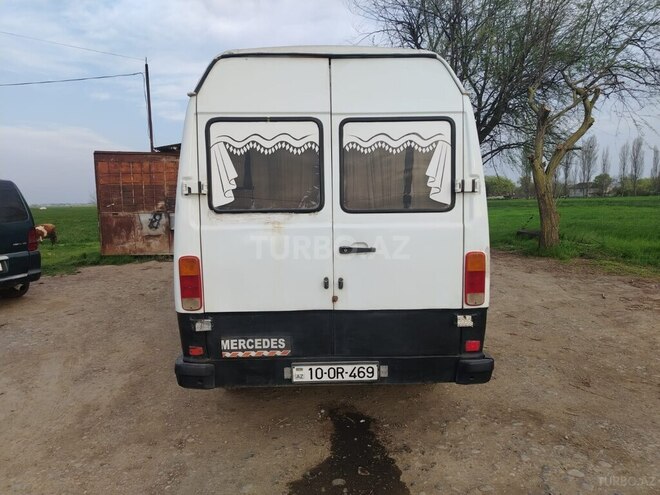 Mercedes 208 D 1991, 250,000 km - 2.5 л - Masallı