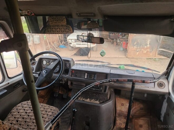Mercedes 208 D 1991, 250,000 km - 2.5 л - Masallı