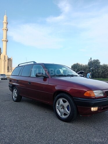 Opel Astra 1995, 200,009 km - 1.6 l - Bakı