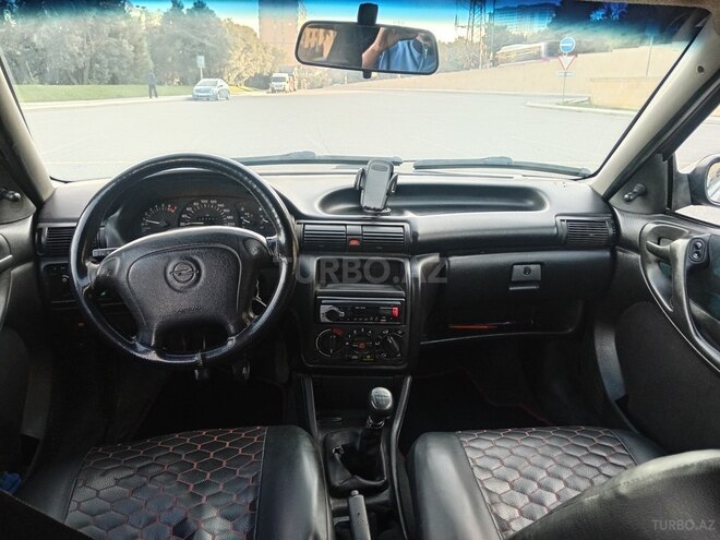Opel Astra 1995, 200,009 km - 1.6 l - Bakı