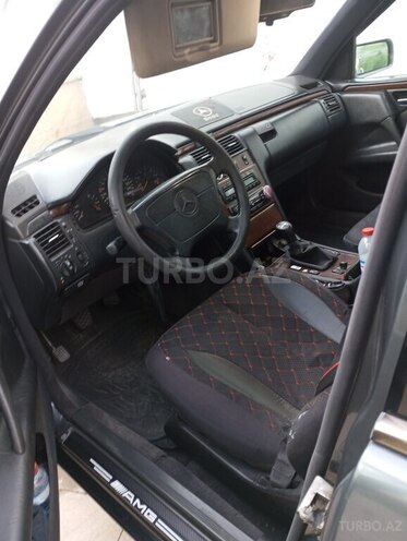 Mercedes E 280 1997, 250,000 km - 2.8 l - Bakı