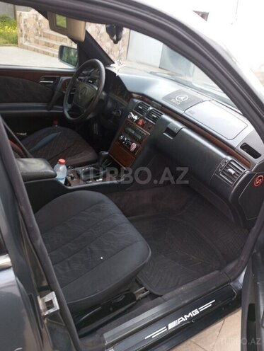 Mercedes E 280 1997, 250,000 km - 2.8 l - Bakı