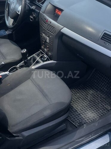 Opel Astra 2006, 390,000 km - 1.3 l - Quba