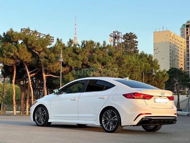 Hyundai Elantra 2018, 160,000 km - 1.6 л - Bakı