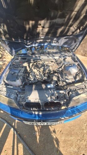 BMW 318 2001, 111,111 km - 1.9 l - Sumqayıt