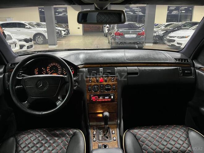 Mercedes E 240 1998, 277,441 km - 2.4 l - Bakı