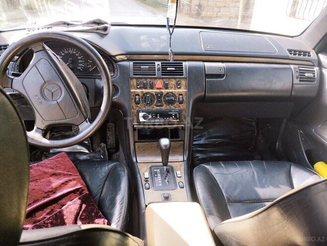 Mercedes E 230 1995, 370,000 km - 2.3 l - Bakı