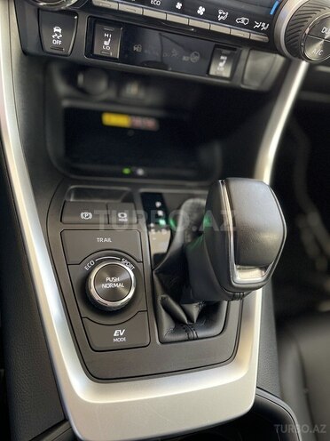 Toyota RAV4-16