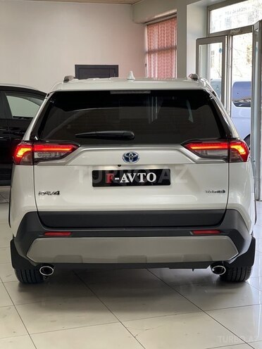 Toyota RAV4-6