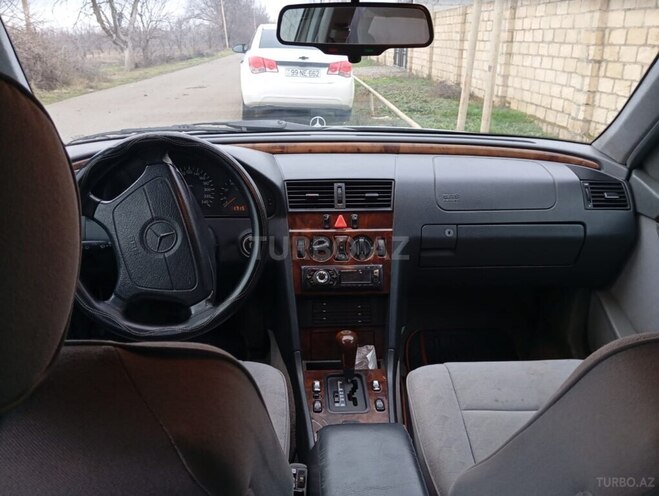 Mercedes C 200 1996, 52,000 km - 2.0 л - Quba