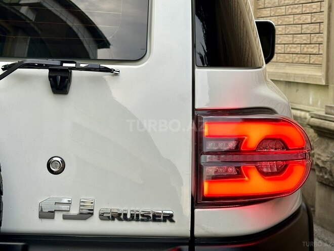 Toyota FJ Cruiser-21