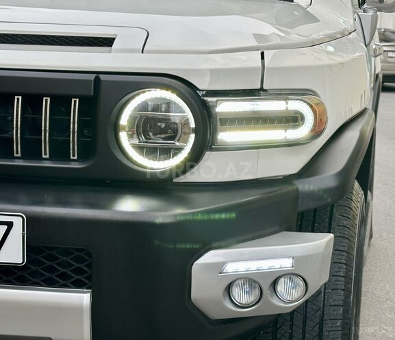 Toyota FJ Cruiser-20